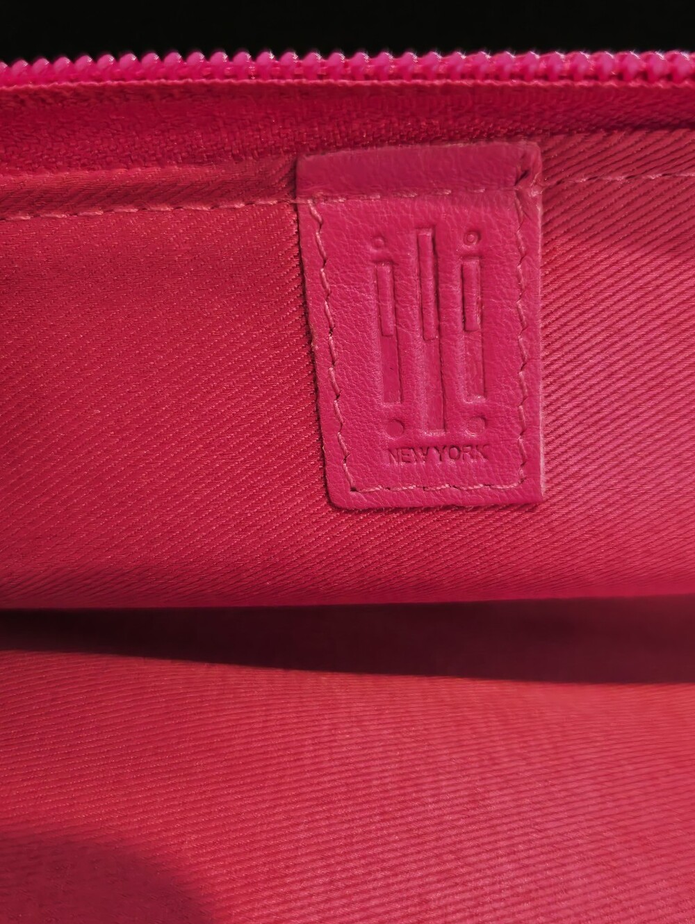 iLi New York Hot Pink Women's Cosmetic Bag With Eye Case - Picture 3 of 14